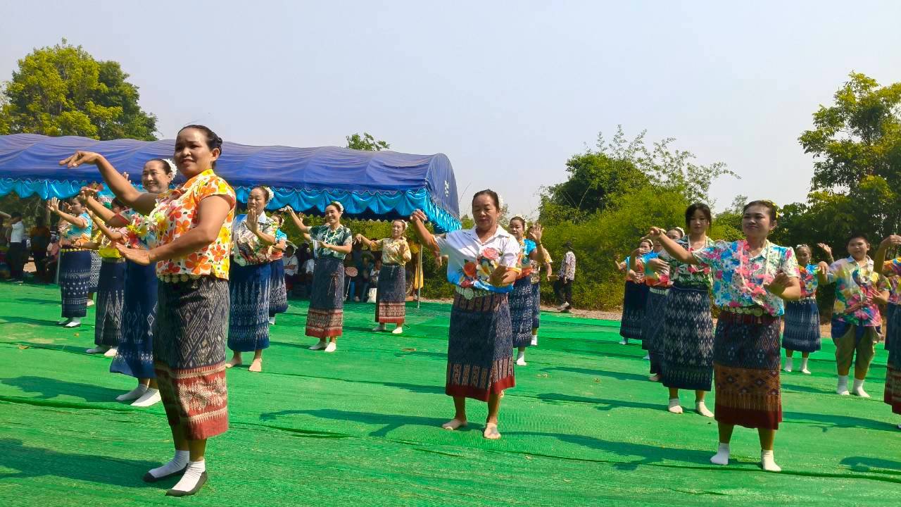 กิจกรรมรดน้ำดำหัวผู้สูงอายุ สืบสานประเพณีสงกรานต์